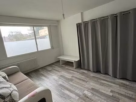 loue t1 meublé proche centre-ville valentigney