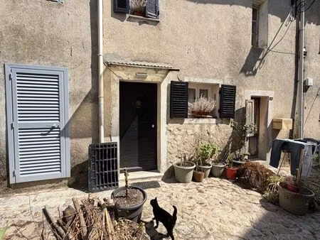 t3 sur 3 niveaux – 80m² – bocognano – 550