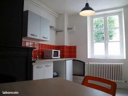 studio meublé tout confort – charges comprises – parking gratuit – laon ville haute