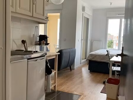 studio lumineux meublé de 27m2  balcon  parking couvert  rooftop et coworking