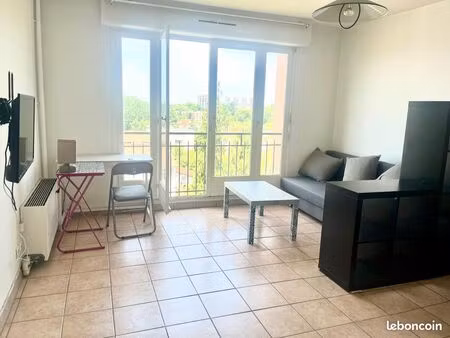 studio lumineux avec parking – idéalement situé proche hypercentre