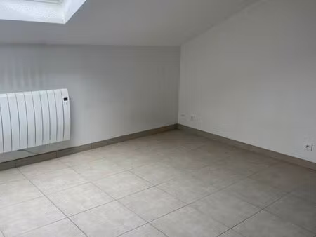 beau studio avec climatisation plein centre ville