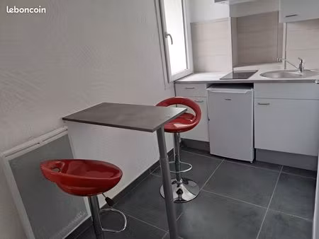 tout proche iut  studio refait à neuf et meublé de neuf