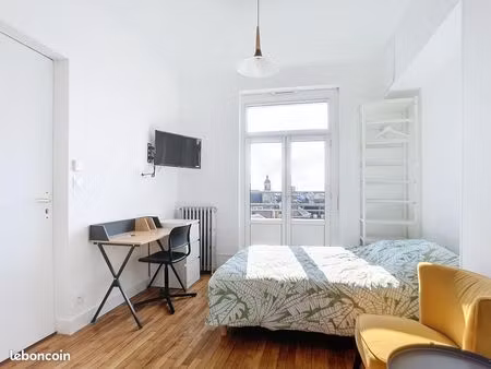 studio rénové 16 m² rennes gare – dernier étage ascenseur – lumineux vue dégagée