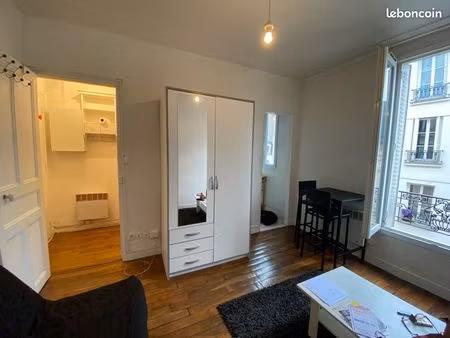 vincennes dans voie privée calme et arborée studio meublé très bon état