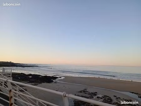 place de parking à 900 mètres de l'embarcadère à quiberonè