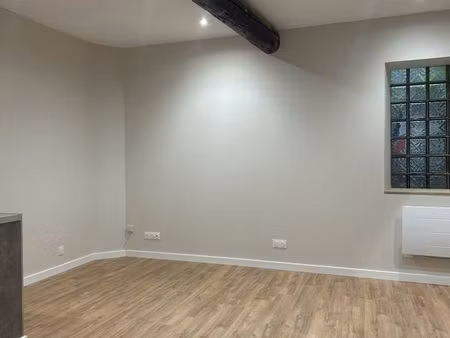 location maison de village