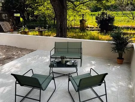 superbe t2 entièrement rénové avec grand extérieur et 2 stationnements privatifs