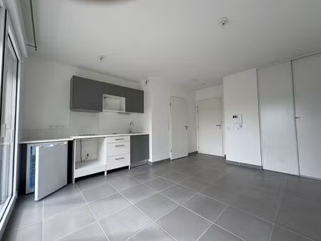 t2 avec balcon et pkg à bordeaux caudéran