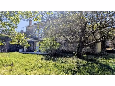 mas de caractère à réinventer. charme et fort potentiel à 12 minutes d'uzès.