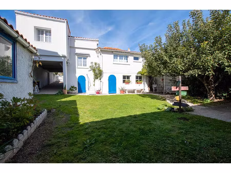 vente maison 4 pièces 87m2 la rochelle 17000 - 745000 € - surface privée