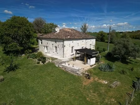 jolie maison proche lectoure et gare tgv