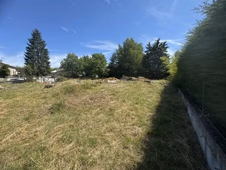 terrain clôturé et viabilisé - 1069 m2