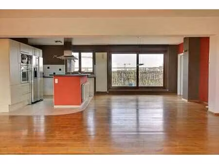 agreable penthouse 196m² 2 chambres + bureau + 2 garages