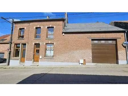 chouette maison avec grand garage et jardin