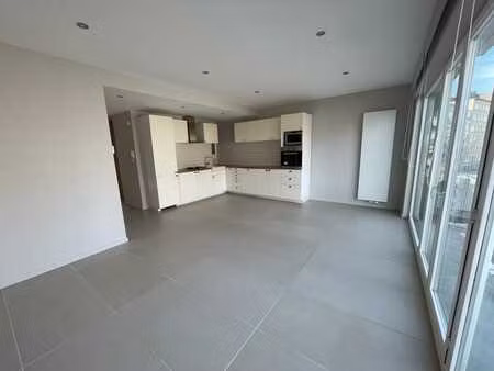 appartement 2 ch. lumineux avec balcon  etterbeek