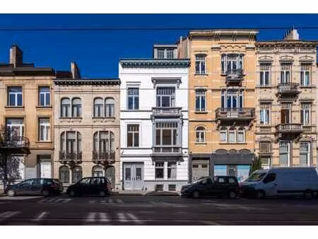 a 2 pas du cinquantenaire - maison de maître avec piscine