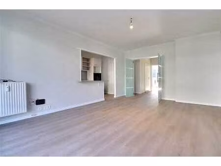appartement entièrement rénové de +/- 69 m² avec 2 chambres