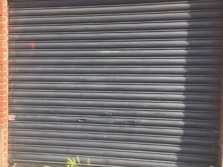 garages à louer à roux !