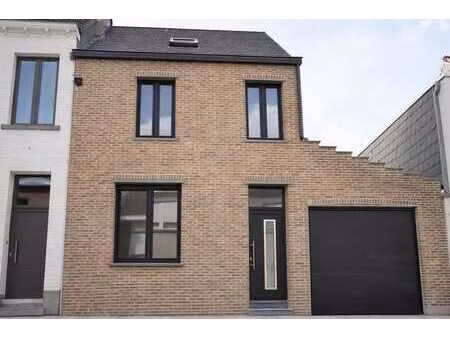 maison spacieuse avec 4 chambres  garage et jardin