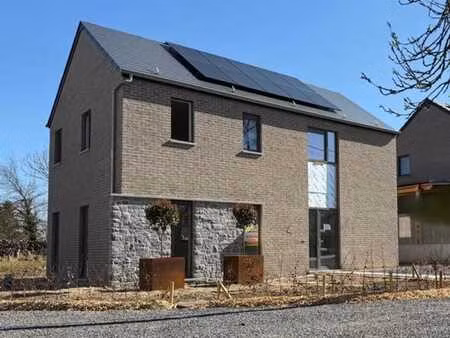 nouvelle construction 4 chambres sise au calme à vonêche