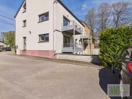 immeuble composé de 4 appartements avec extérieur à vendre!