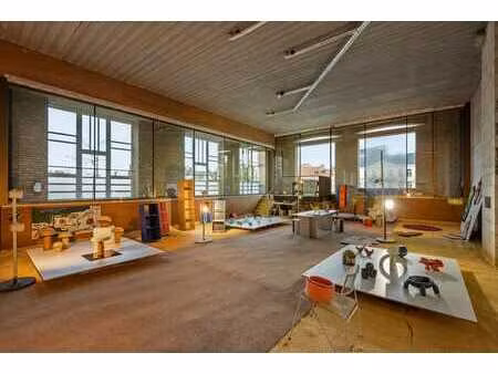 unieke casco handelsruimte op een hoek van 150m² op een t...