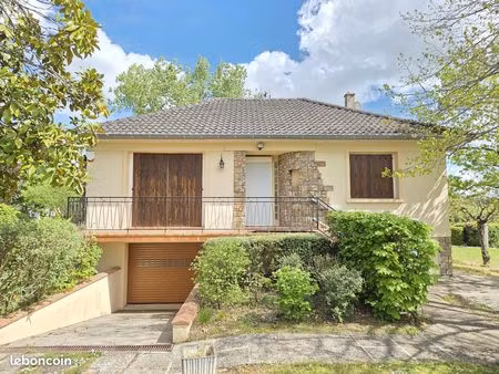 maison 8 pièces 136 m²