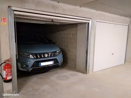 garage neuf sécurisé proche centre historique