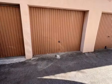 box garage fermé à vendre – centre de la garde – résidence sécurisée