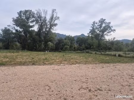 emplacement pour caravane ou camping car sur terrain privé