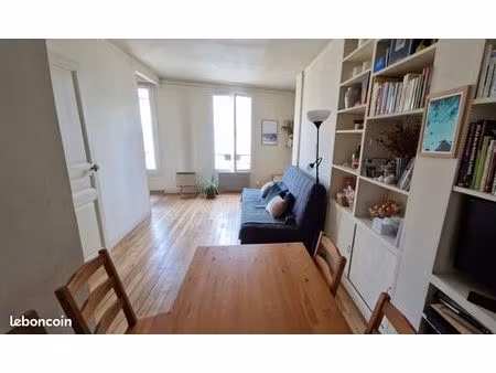 2 pièces de 42 m² lumineux  traversant  au calme 2 6m hauteur sous plafond– métro simplon 