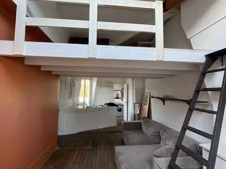 t1/2 lumineux à louer dés maintenant