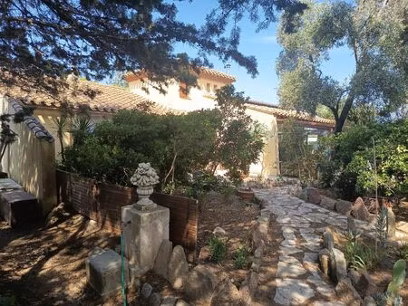 villa avec gîte sur 2011 m²