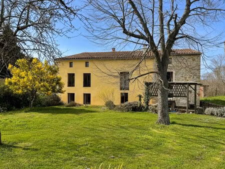 jolie corps de ferme rénové avec 26 ha de terrain