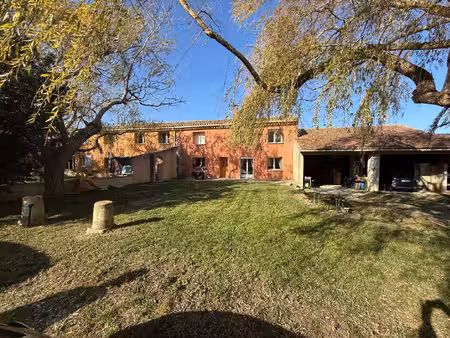 propriété en pleine nature  avec 10 hectares  piscine et dépendances.