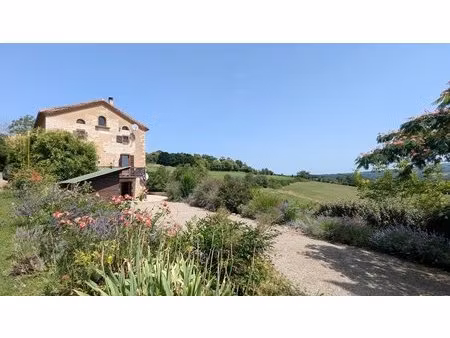 maison individuelle de 230m²  avec piscine  sans voisins proches