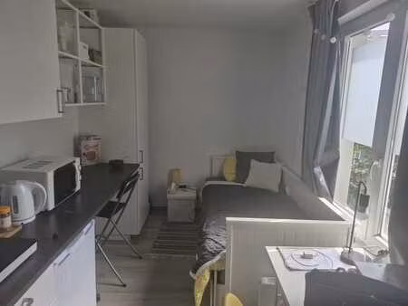 magnifique chambre d'étudiant dans le centre de bruxelles.