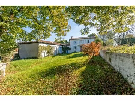 roumazeries loubert - maison de deux chambres avec granges  possibilité de gîte  terrain e