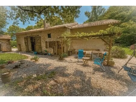 saulgond - maison en caractre - 5 pieces - 174m2 - habitables - terrain et dependences - 1