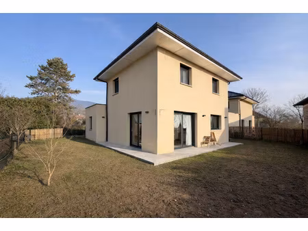 maison contemporaine individuelle récente 114 m2 5 pièces