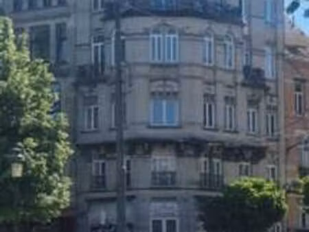 place des bienfaiteurs – superbe opportunité commerciale