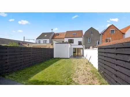 belle maison rénovée avec 3 chambres à heist  proche du cen