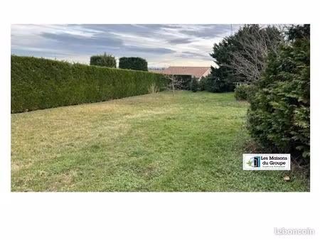 terrain 530 m² peaugres