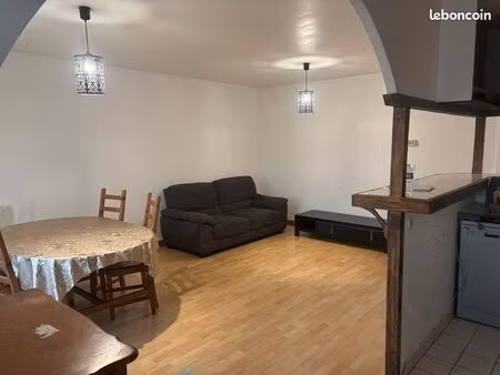 agréable appartement t3 situé à courdimanche 63m carré