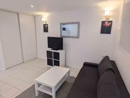 très joli studio meublé la garde centre ville