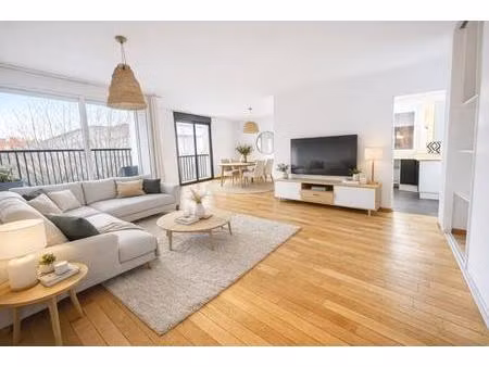 t4 lumineux avec terrasse plein sud + parking double en sus