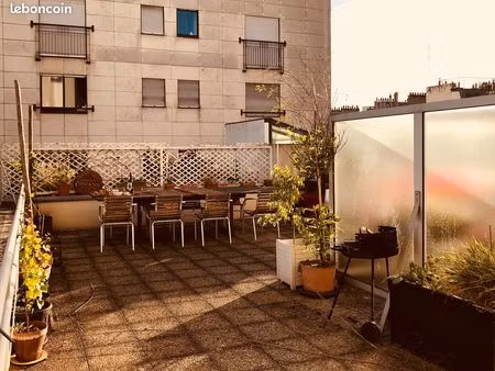 bureau lumineux avec grande terrasse — idéal bureau partagé ou startup