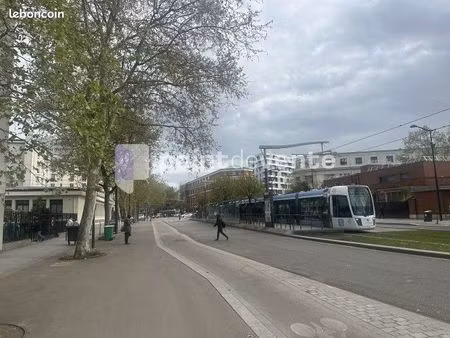commerce beauté/coiffure 70 m²