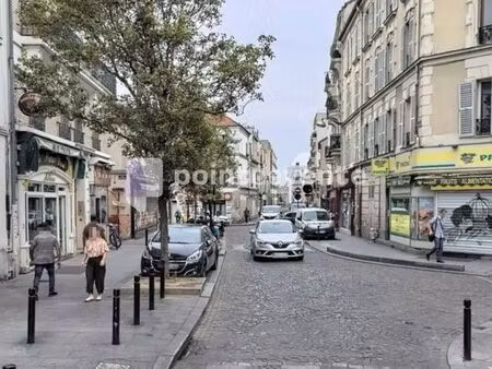 service immobilier 73 m²